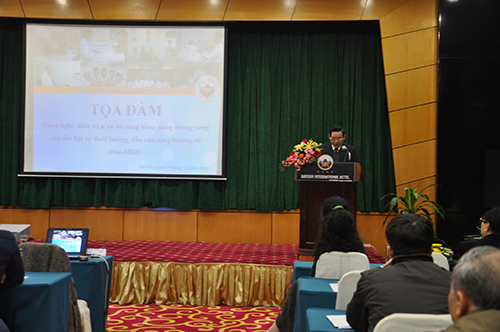 PGS. TS. TTND Nguyễn Thọ Lộ lên khai mạc buổi hội thảo. Lần đầu tiên tại Việt Nam, công nghệ điều trị u xơ tử cung không phẫu thuật đã được Bộ Y tế cho phép Bệnh viện Đa khoa Bảo Sơn 2 đưa vào điều trị cho bệnh nhân u xơ tử cung.