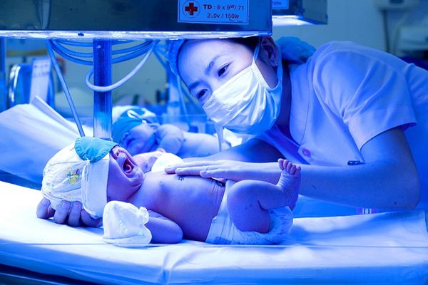 Hiện tượng bất đồng nhóm máu mẹ con nguy hiểm như thế nào?