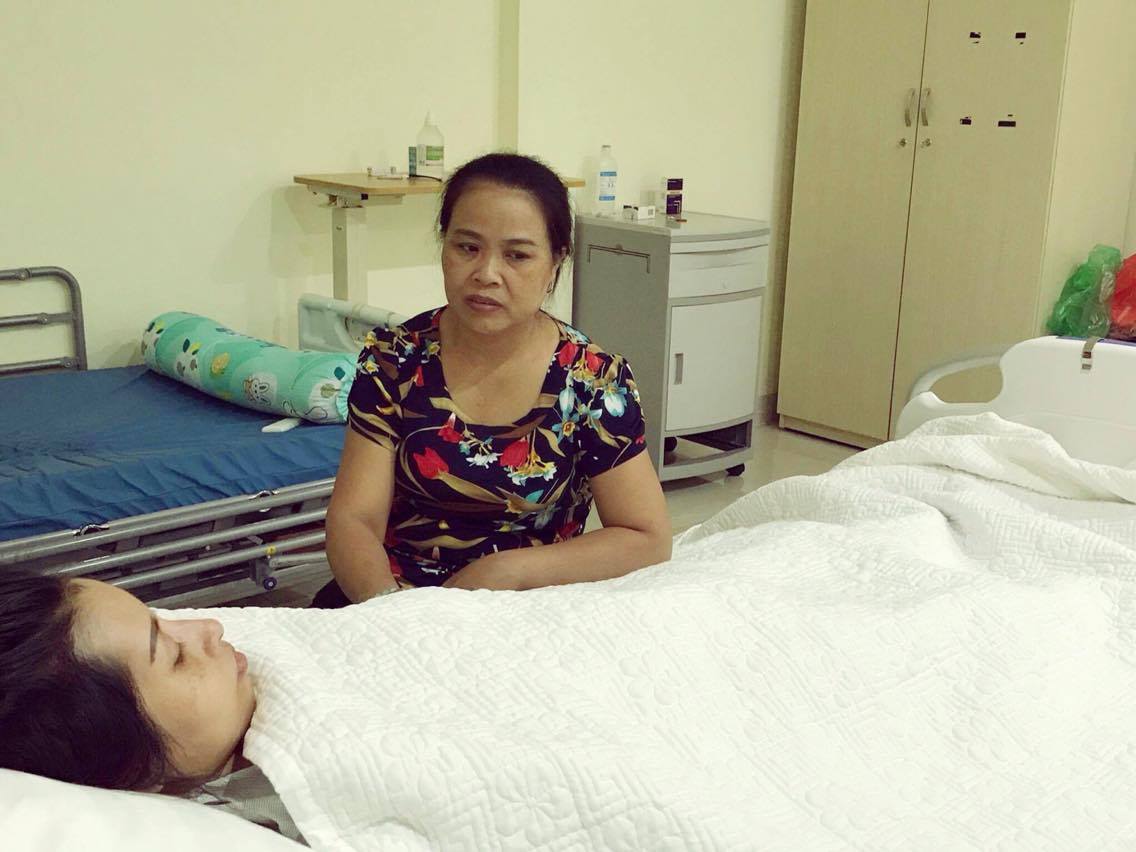 Hai mẹ con Chị Chinh tại Bệnh viện đa khoa Bảo Sơn