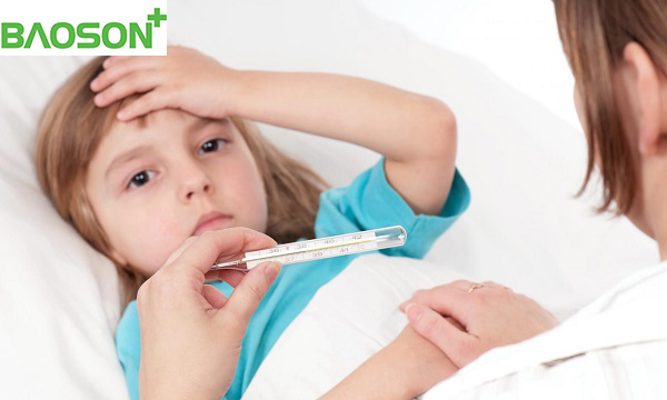 Trẻ bị sốt kèm theo đau bụng nên đưa bé đi khám chẩn đoán viêm ruột thừa