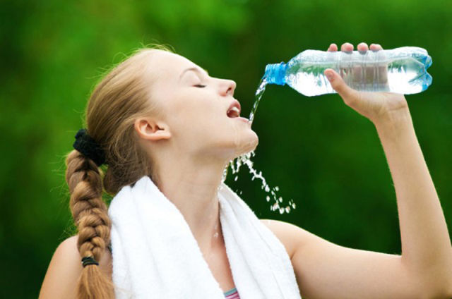 Không nên uống nước sau khi ra mồ hôi hoặc luyện tập