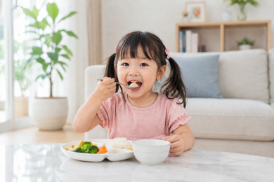 Trẻ ăn nhiều nhưng vẫn nhẹ cân? 3 sai lầm khi ăn dặm ba mẹ thường mắc phải