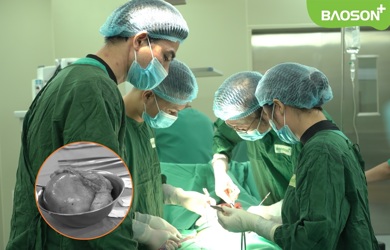 Phải cắt bỏ toàn bộ tử cung và hai phần phụ vì chủ quan nghĩ rằng “mãn kinh u sẽ teo”