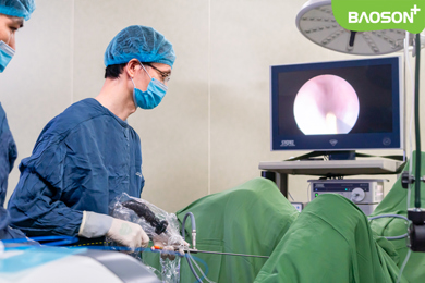 Rút 2 lít nước tiểu do sỏi kẹt cổ bàng quang và tán sỏi thận thành công cho cụ ông 81 tuổi