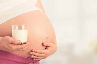 Mẹ bầu nên uống sữa gì trong 3 tháng đầu?