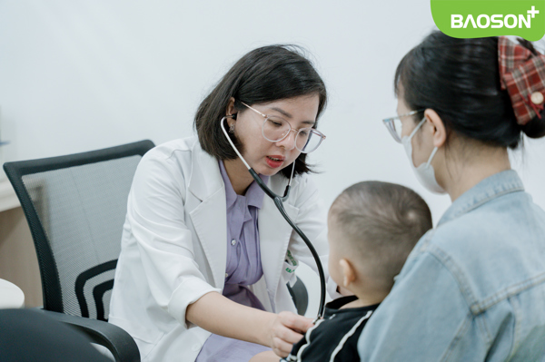 Adenovirus bùng phát mùa hè – Ba mẹ đừng chủ quan khi trẻ sốt cao