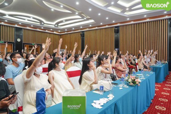 Gần 300 mẹ bầu tham dự hội thảo thai sản “Chăm sóc thai nghén nguy cơ cao & an toàn vượt cạn”
