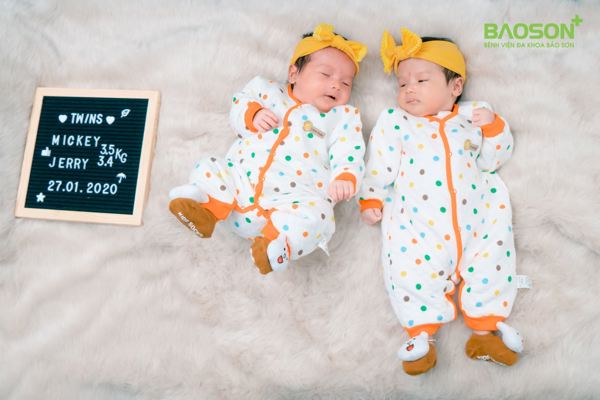 Kể chuyện đẻ sinh đôi nhàn tênh như đi nghỉ dưỡng, mẹ 8x khiến chị em ngưỡng mộ 