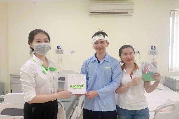 Cứu bệnh nhân viêm tai chũm mãn tính, thủng rộng màng tai có vi khuẩn mủ xanh, nghi Cholesteatoma