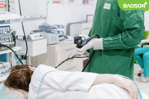 Chóng mặt, đau bụng nhẹ: Phát hiện 4 khối Polyp và giun bò trong lòng đại tràng